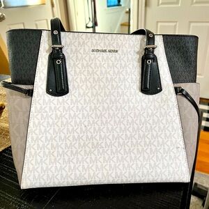 Like New Michael Kors Bag